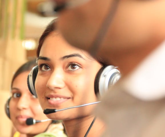 it support woman with headset